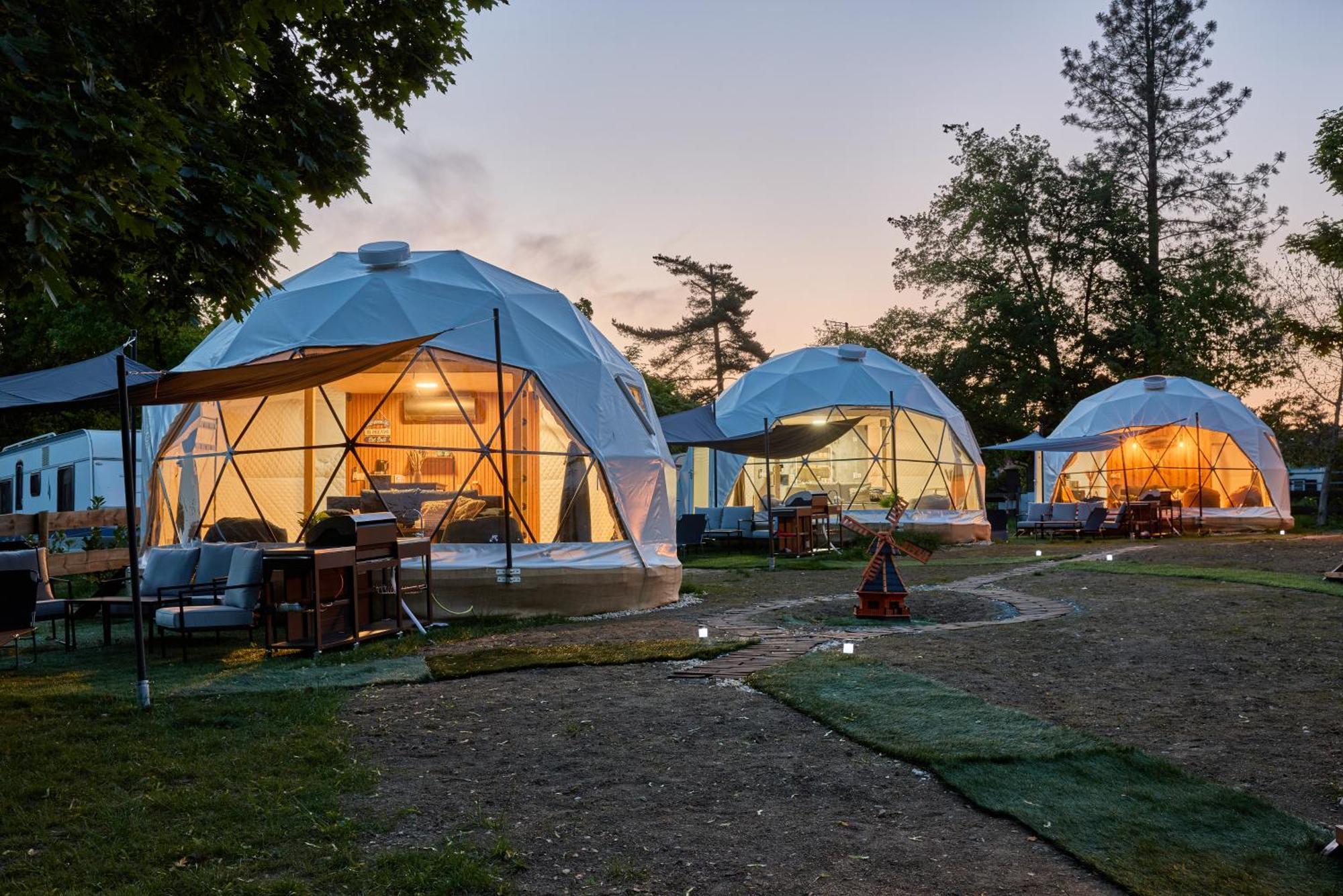 فندق Glamping Slapy المظهر الخارجي الصورة